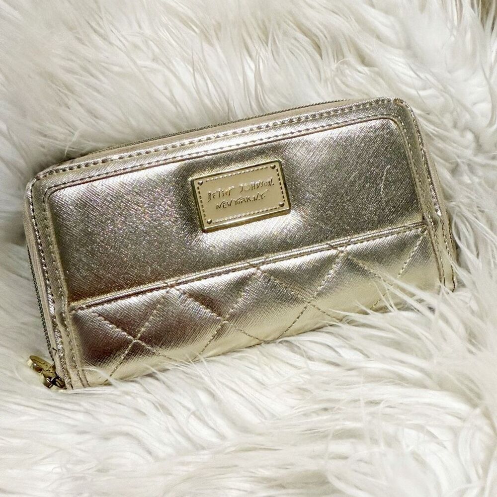 BETSEY JOHNSON | Gold Quilted Zip Around Wallet Metallic Ivory Clutch | Large
